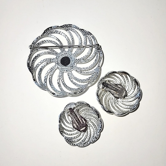 SARAH COVENTRY "MYSTIC SWIRL" 1966 BROOCH & EARRINGS - Picture 3 of 8
